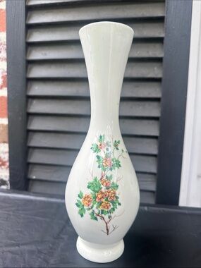 Classic White Ceramic Vase with pretty Floral Design
